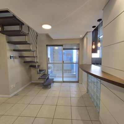 Cobertura com 197m², 2 quartos, 1 suíte, 2 garagens, no bairro Centro em Florianópolis