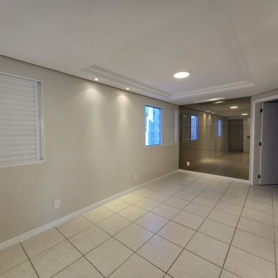 Cobertura com 197m², 2 quartos, 1 suíte, 2 garagens, no bairro Centro em Florianópolis