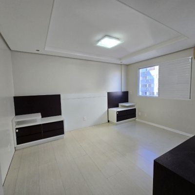 Cobertura com 197m², 2 quartos, 1 suíte, 2 garagens, no bairro Centro em Florianópolis