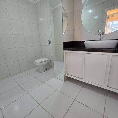 Cobertura com 197m², 2 quartos, 1 suíte, 2 garagens, no bairro Centro em Florianópolis