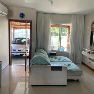 Casa Residencial com 105m², 3 quartos, 1 suíte, 1 garagem, no bairro Campeche em Florianópolis