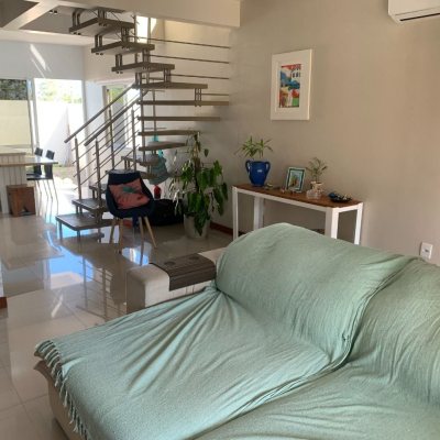 Casa Residencial com 105m², 3 quartos, 1 suíte, 1 garagem, no bairro Campeche em Florianópolis