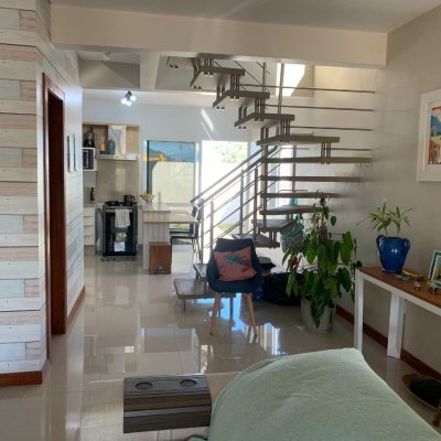 Casa Residencial com 105m², 3 quartos, 1 suíte, 1 garagem, no bairro Campeche em Florianópolis