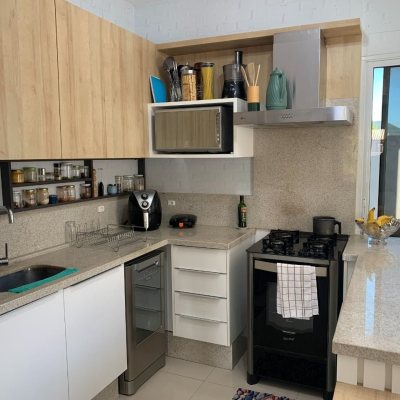 Casa Residencial com 105m², 3 quartos, 1 suíte, 1 garagem, no bairro Campeche em Florianópolis