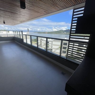 Apartamentos com 162m², 3 quartos, 3 suítes, 4 garagens, no bairro João Paulo em Florianópolis