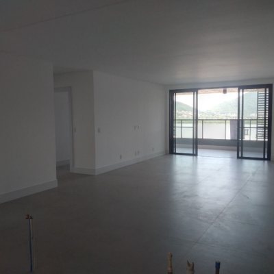 Apartamentos com 162m², 3 quartos, 3 suítes, 4 garagens, no bairro João Paulo em Florianópolis