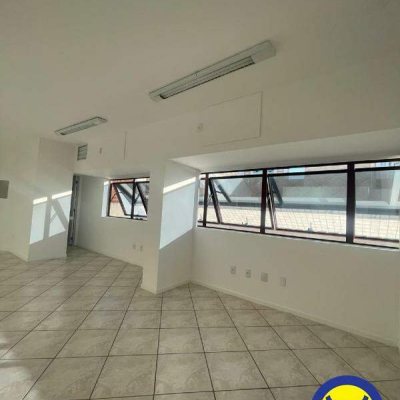 Sala com 41m², no bairro Centro em Florianópolis