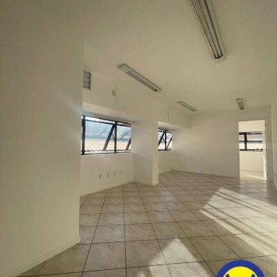 Sala com 41m², no bairro Centro em Florianópolis