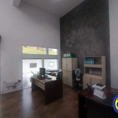 Loja com 78m², no bairro Centro em Florianópolis