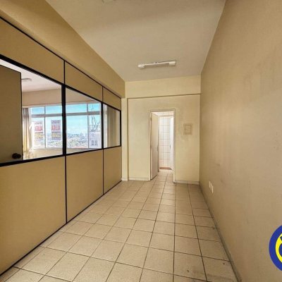 Sala com 51m², no bairro Centro em Florianópolis