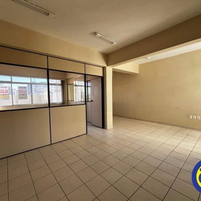 Sala com 51m², no bairro Centro em Florianópolis