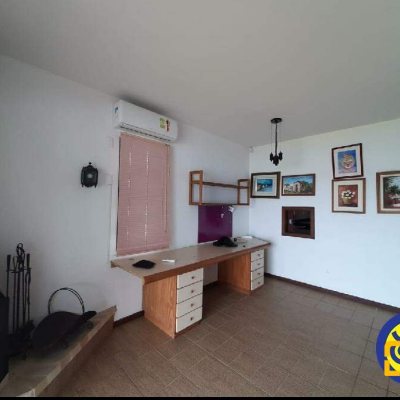 Casa Residencial com 227m², 4 quartos, 1 suíte, 2 garagens, no bairro Lagoa Da Conceição em Florianópolis