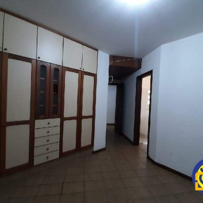 Casa Residencial com 227m², 4 quartos, 1 suíte, 2 garagens, no bairro Lagoa Da Conceição em Florianópolis