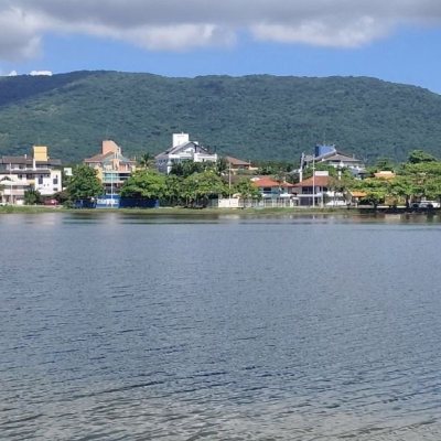 Casa Residencial com 227m², 4 quartos (sendo 1 suíte), 2 garagens, no bairro Lagoa Da Conceição em Florianópolis