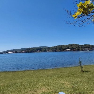 Casa Residencial com 227m², 4 quartos (sendo 1 suíte), 2 garagens, no bairro Lagoa Da Conceição em Florianópolis