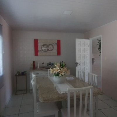 Casa Residencial com 161m², 4 quartos, 2 garagens, no bairro Monte Verde em Florianópolis