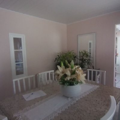 Casa Residencial com 161m², 4 quartos, 2 garagens, no bairro Monte Verde em Florianópolis