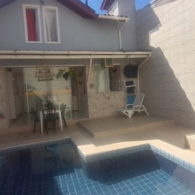 Casa Residencial com 161m², 4 quartos, 2 garagens, no bairro Monte Verde em Florianópolis