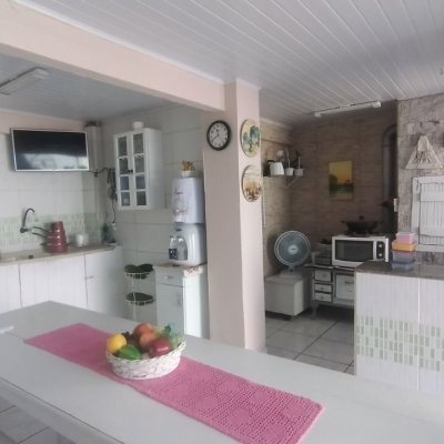 Casa Residencial com 161m², 4 quartos, 2 garagens, no bairro Monte Verde em Florianópolis