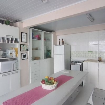 Casa Residencial com 161m², 4 quartos, 2 garagens, no bairro Monte Verde em Florianópolis