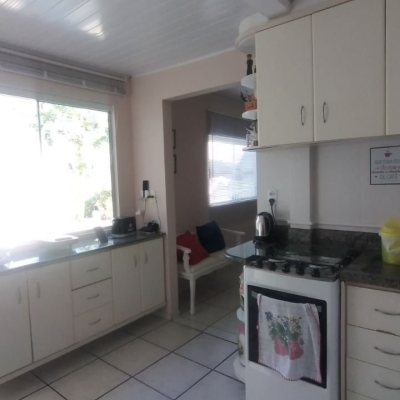 Casa Residencial com 161m², 4 quartos, 2 garagens, no bairro Monte Verde em Florianópolis