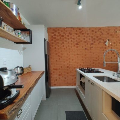 Casa em Condomínio com 73m², 2 quartos, 1 suíte, 1 garagem, no bairro Praia Brava em Florianópolis