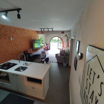 Casa em Condomínio com 73m², 2 quartos, 1 suíte, 1 garagem, no bairro Praia Brava em Florianópolis