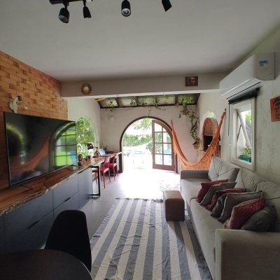 Casa em Condomínio com 73m², 2 quartos, 1 suíte, 1 garagem, no bairro Praia Brava em Florianópolis