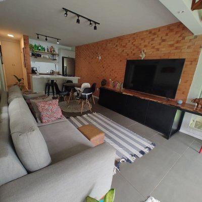Casa em Condomínio com 73m², 2 quartos, 1 suíte, 1 garagem, no bairro Praia Brava em Florianópolis
