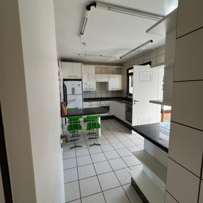 Apartamentos com 128m², 3 quartos, 1 suíte, 2 garagens, no bairro Agronômica em Florianópolis
