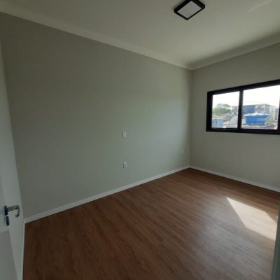 Casa Residencial com 174m², 3 quartos, 1 suíte, 2 garagens, no bairro Ingleses do Rio Vermelho em Florianópolis