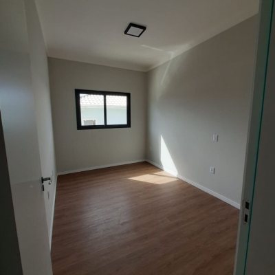 Casa Residencial com 174m², 3 quartos, 1 suíte, 2 garagens, no bairro Ingleses do Rio Vermelho em Florianópolis