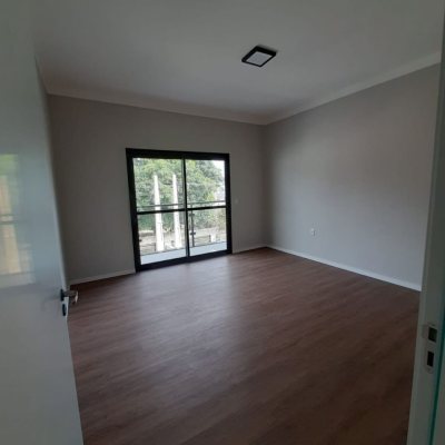 Casa Residencial com 174m², 3 quartos, 1 suíte, 2 garagens, no bairro Ingleses do Rio Vermelho em Florianópolis