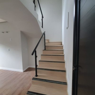 Casa Residencial com 174m², 3 quartos, 1 suíte, 2 garagens, no bairro Ingleses do Rio Vermelho em Florianópolis