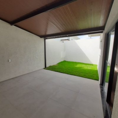 Casa Residencial com 174m², 3 quartos, 1 suíte, 2 garagens, no bairro Ingleses do Rio Vermelho em Florianópolis