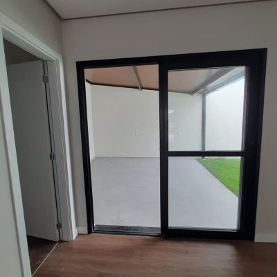 Casa Residencial com 174m², 3 quartos, 1 suíte, 2 garagens, no bairro Ingleses do Rio Vermelho em Florianópolis