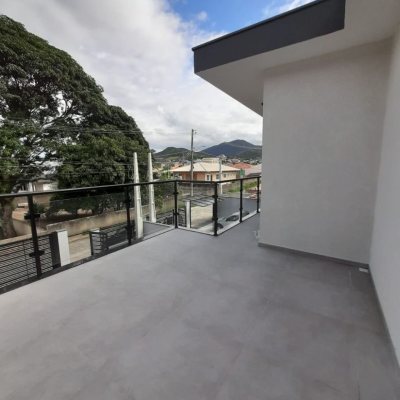 Casa Residencial com 174m², 3 quartos, 1 suíte, 2 garagens, no bairro Ingleses do Rio Vermelho em Florianópolis