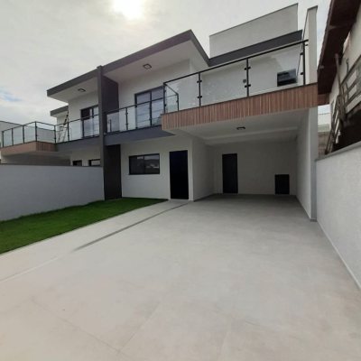 Casa Residencial com 174m², 3 quartos, 1 suíte, 2 garagens, no bairro Ingleses do Rio Vermelho em Florianópolis
