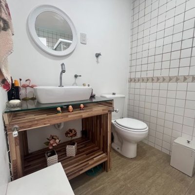 Casa Residencial com 217m², 3 quartos, 1 suíte, 4 garagens, no bairro Parque São Jorge em Florianópolis