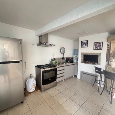 Casa Residencial com 217m², 3 quartos, 1 suíte, 4 garagens, no bairro Parque São Jorge em Florianópolis