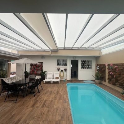 Casa Residencial com 217m², 3 quartos, 1 suíte, 4 garagens, no bairro Parque São Jorge em Florianópolis