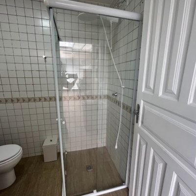 Casa Residencial com 217m², 3 quartos, 1 suíte, 4 garagens, no bairro Parque São Jorge em Florianópolis