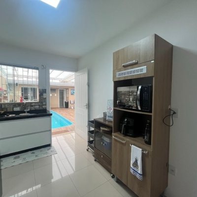 Casa Residencial com 217m², 3 quartos, 1 suíte, 4 garagens, no bairro Parque São Jorge em Florianópolis