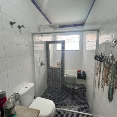 Casa Residencial com 217m², 3 quartos, 1 suíte, 4 garagens, no bairro Parque São Jorge em Florianópolis