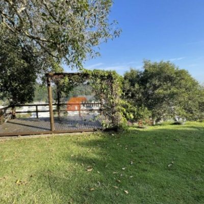 Casa em Condomínio com 277m², 3 quartos, 2 suítes, 3 garagens, no bairro Cachoeira Do Bom Jesus em Florianópolis