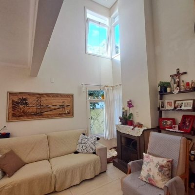 Casa em Condomínio com 277m², 3 quartos, 2 suítes, 3 garagens, no bairro Cachoeira Do Bom Jesus em Florianópolis