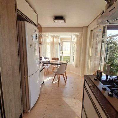 Casa em Condomínio com 277m², 3 quartos, 2 suítes, 3 garagens, no bairro Cachoeira Do Bom Jesus em Florianópolis