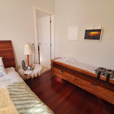 Casa em Condomínio com 277m², 3 quartos, 2 suítes, 3 garagens, no bairro Cachoeira Do Bom Jesus em Florianópolis