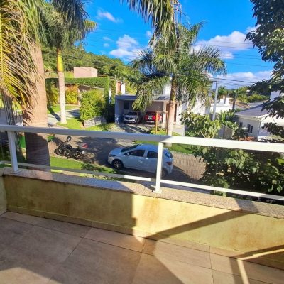 Casa em Condomínio com 277m², 3 quartos, 2 suítes, 3 garagens, no bairro Cachoeira Do Bom Jesus em Florianópolis