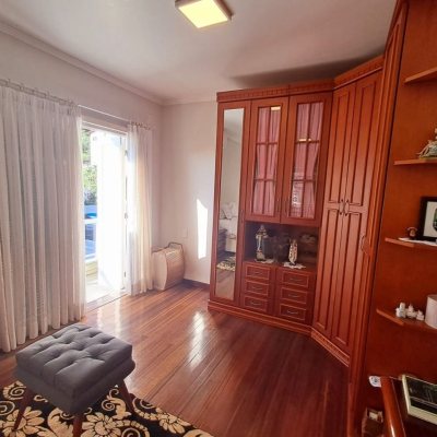 Casa em Condomínio com 277m², 3 quartos, 2 suítes, 3 garagens, no bairro Cachoeira Do Bom Jesus em Florianópolis